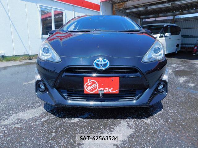 Toyota AQUA 2017-02 8128904-3