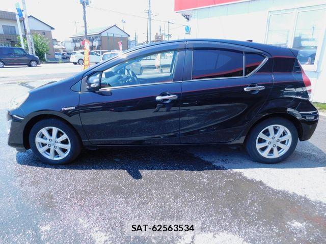 Toyota AQUA 2017-02 8128904-5