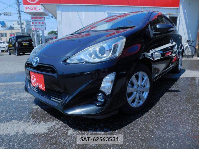 Toyota AQUA 2017-02 8128904-7