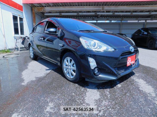 Toyota AQUA 2017-02 8128904-8