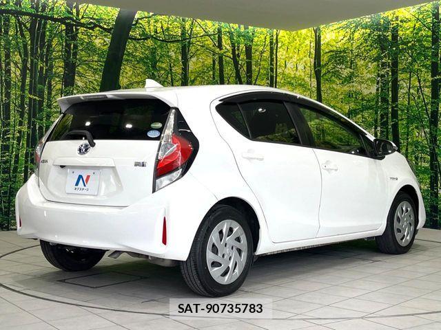 Toyota AQUA 2019-06 8128903-16