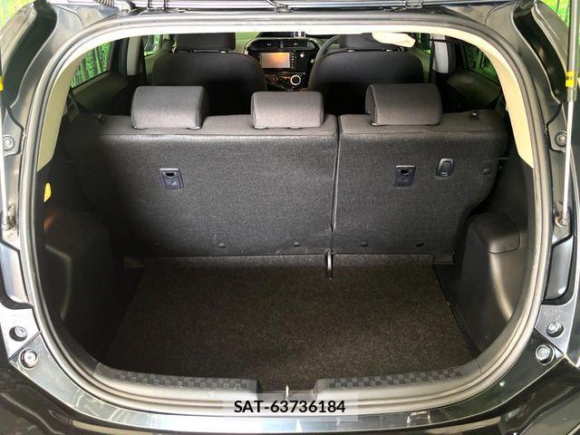 Toyota AQUA 2017-12 8128889-13