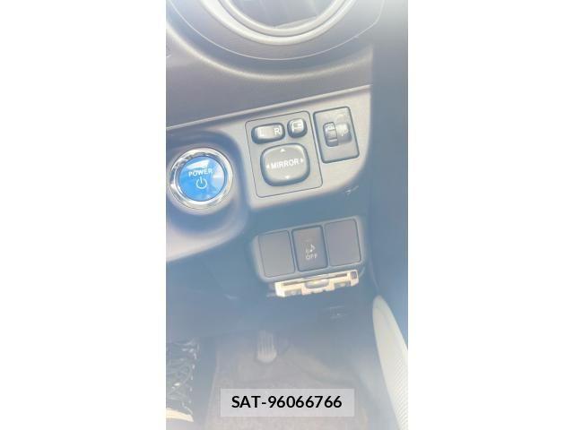 Toyota AQUA 2012-02 8128920-13