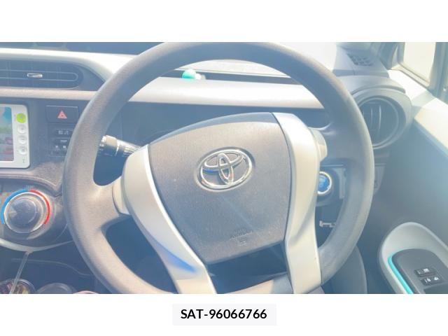 Toyota AQUA 2012-02 8128920-14