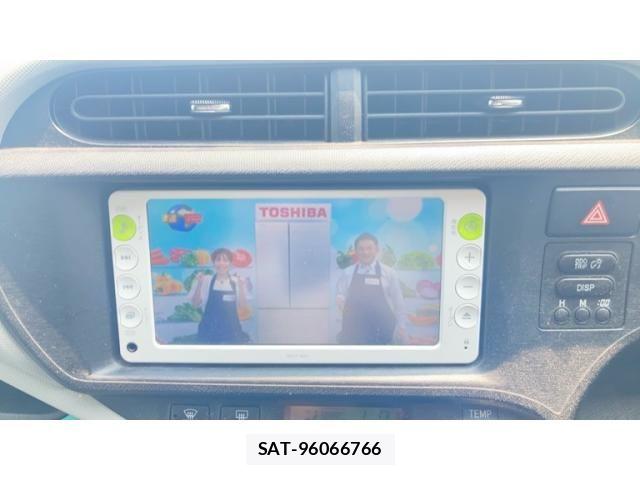 Toyota AQUA 2012-02 8128920-15