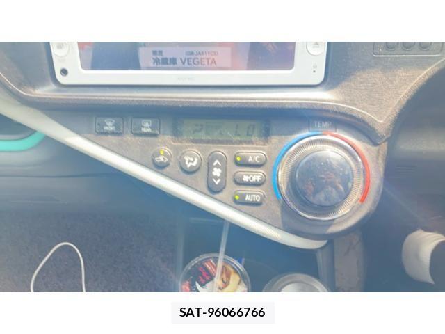 Toyota AQUA 2012-02 8128920-17