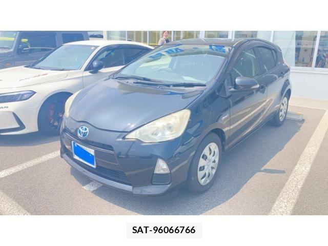 Toyota AQUA 2012-02 8128920-1