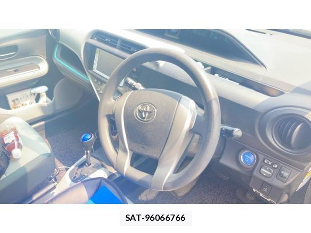 Toyota AQUA 2012-02 8128920-22