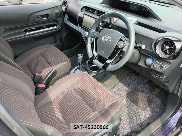 Toyota AQUA 2017-06 8128888-10