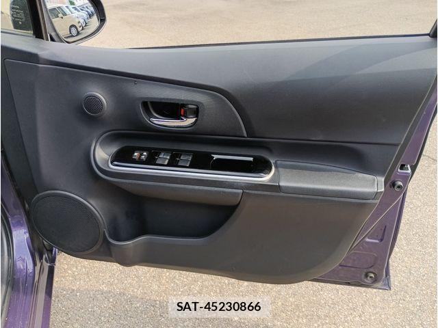 Toyota AQUA 2017-06 8128888-12