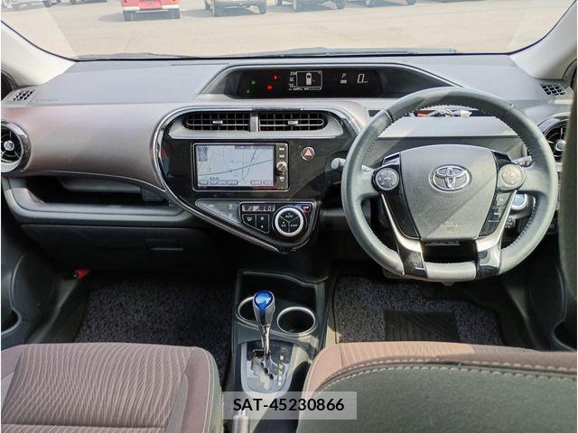 Toyota AQUA 2017-06 8128888-1