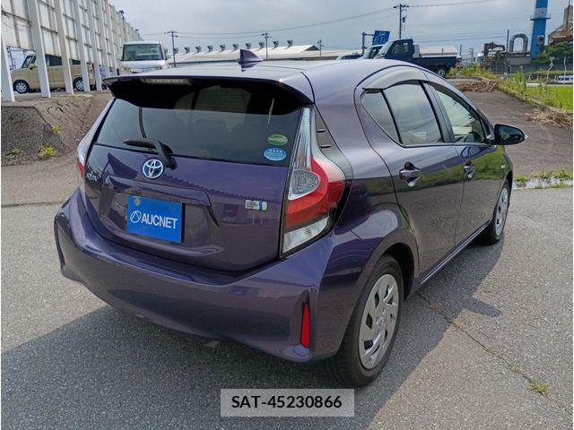 Toyota AQUA 2017-06 8128888-2