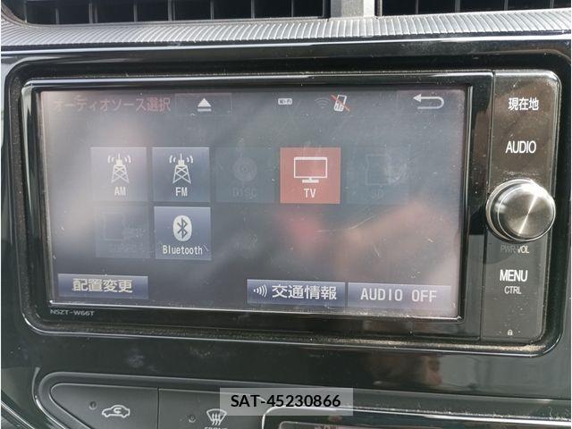 Toyota AQUA 2017-06 8128888-8