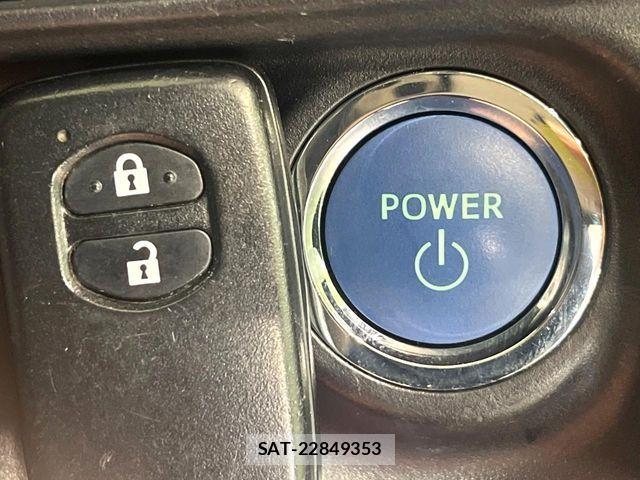 Toyota AQUA 2021-06 8145461-6