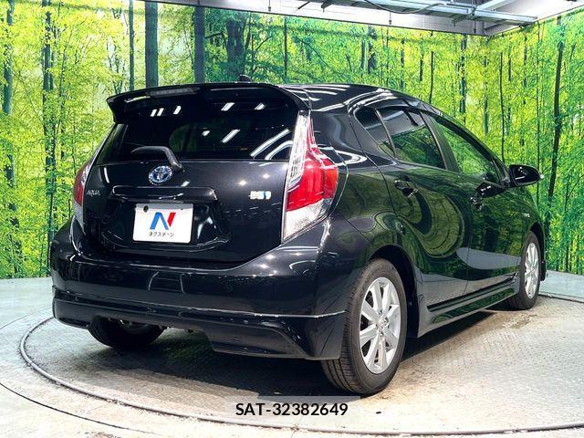 Toyota AQUA 2015-05 8145462-16