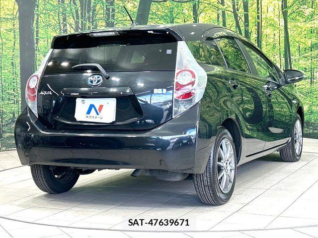 Toyota AQUA 2014-04 8145466-16