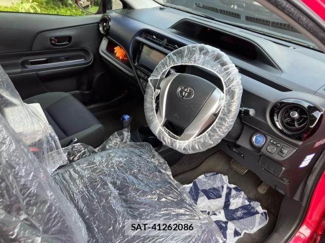Toyota AQUA 2016-05 8145472-10