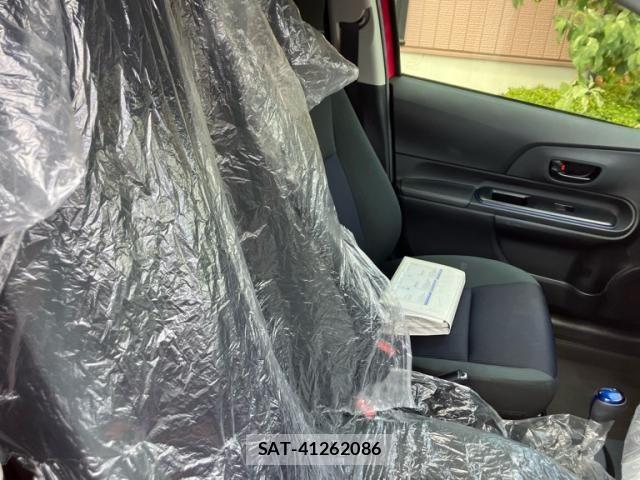 Toyota AQUA 2016-05 8145472-11