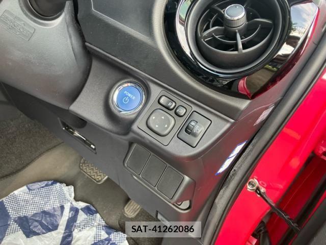 Toyota AQUA 2016-05 8145472-12