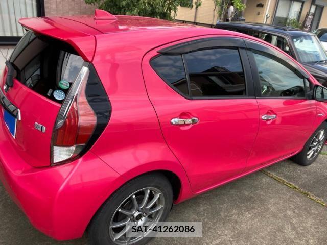 Toyota AQUA 2016-05 8145472-4