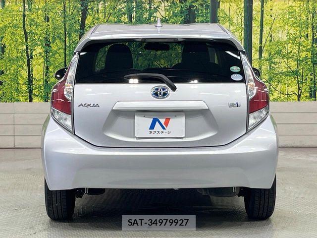 Toyota AQUA 2016-11 8145463-14