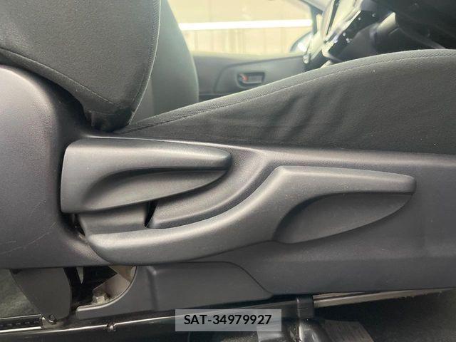 Toyota AQUA 2016-11 8145463-4