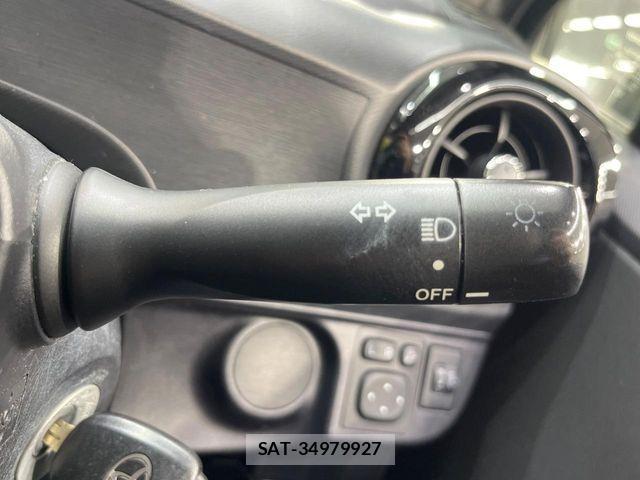 Toyota AQUA 2016-11 8145463-6
