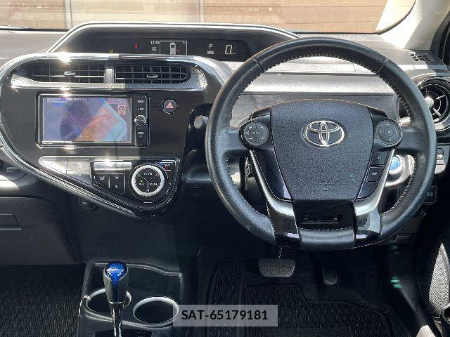 Toyota AQUA 2017-12 8145459-1