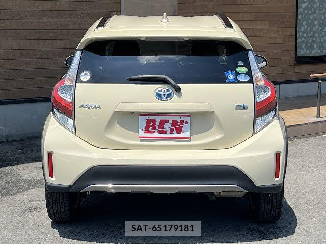 Toyota AQUA 2017-12 8145459-25