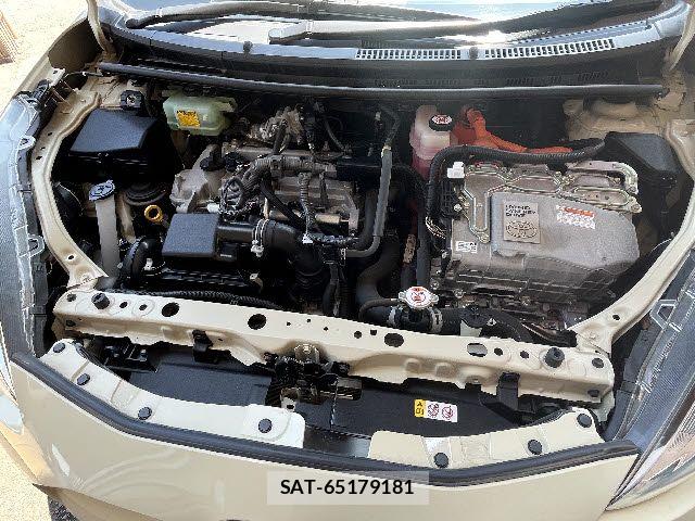 Toyota AQUA 2017-12 8145459-27