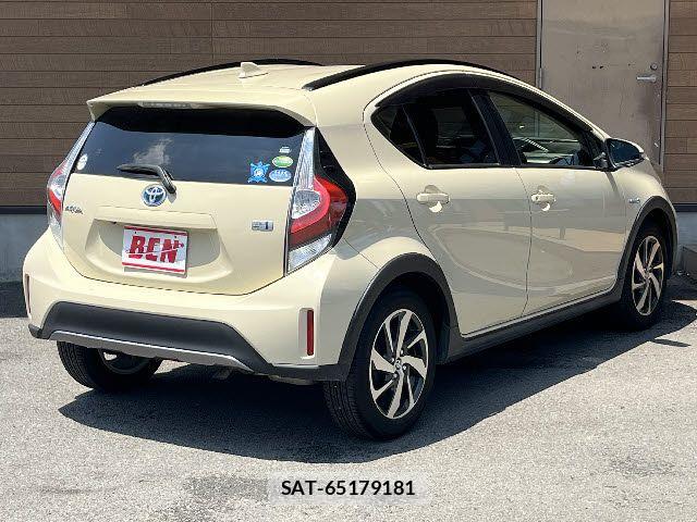 Toyota AQUA 2017-12 8145459-2