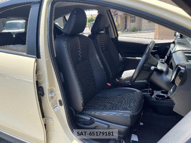 Toyota AQUA 2017-12 8145459-3