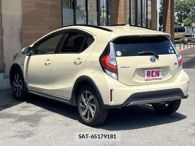 Toyota AQUA 2017-12 8145459-8