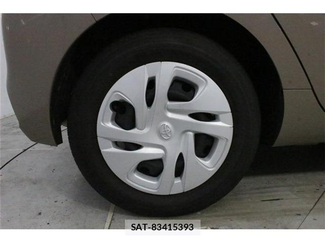 Toyota AQUA 2025-12 8145449-23