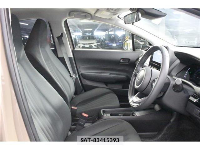Toyota AQUA 2025-12 8145449-26