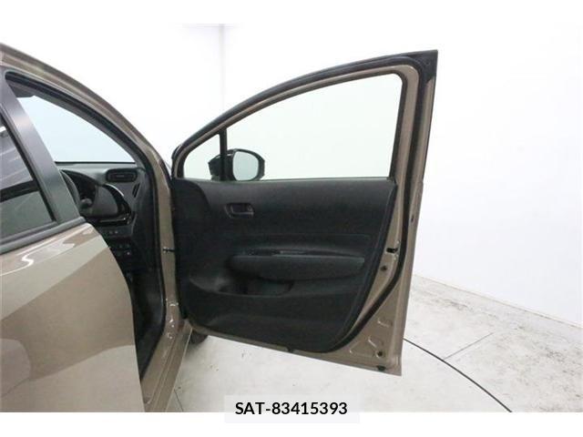 Toyota AQUA 2025-12 8145449-27