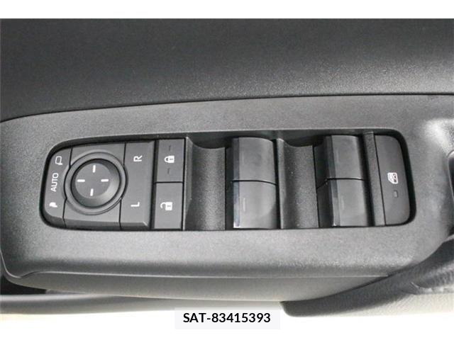 Toyota AQUA 2025-12 8145449-28