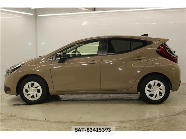 Toyota AQUA 2025-12 8145449-7