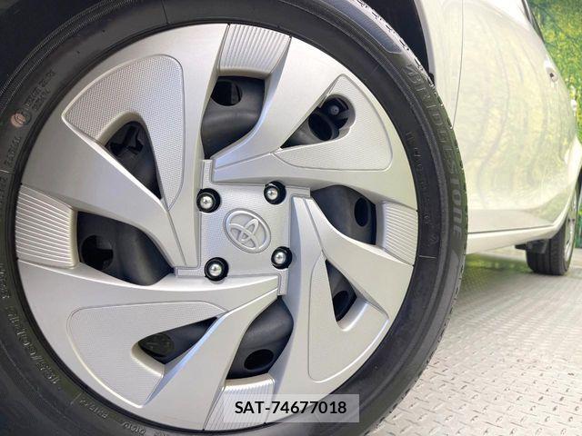 Toyota AQUA 2021-06 8145456-12