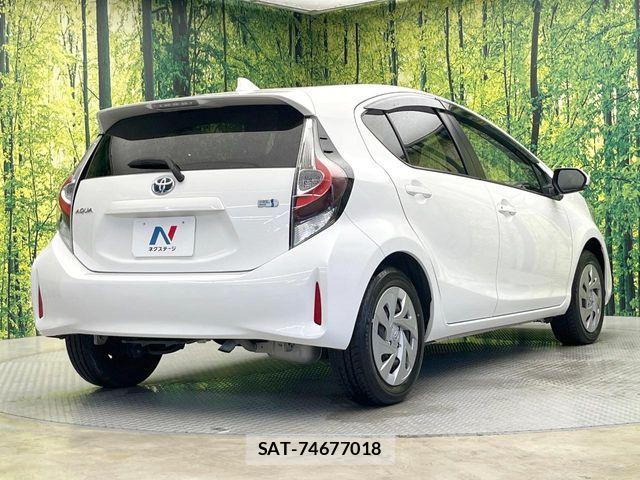 Toyota AQUA 2021-06 8145456-16