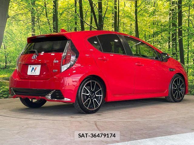 Toyota AQUA 2016-05 8145458-16