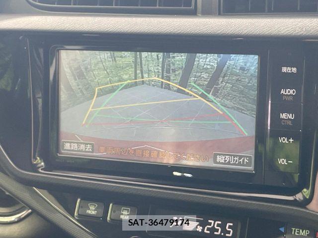 Toyota AQUA 2016-05 8145458-3