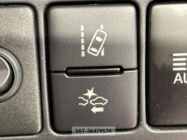 Toyota AQUA 2016-05 8145458-4