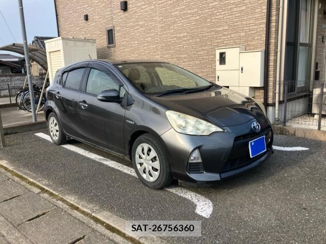 Toyota AQUA 2012-08 8145476-0