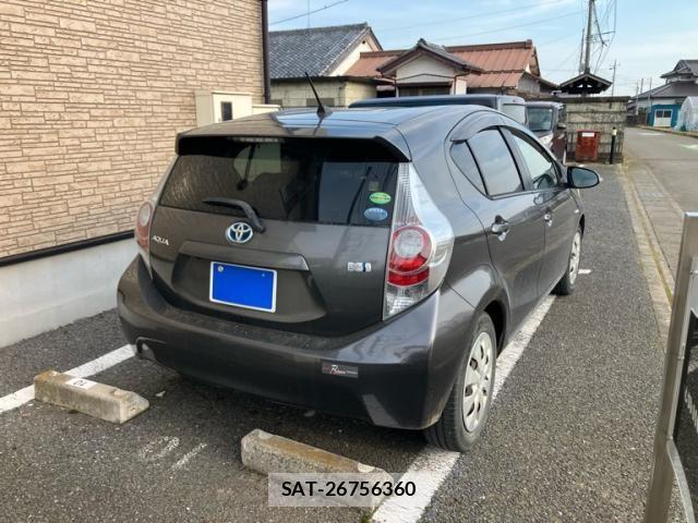 Toyota AQUA 2012-08 8145476-3