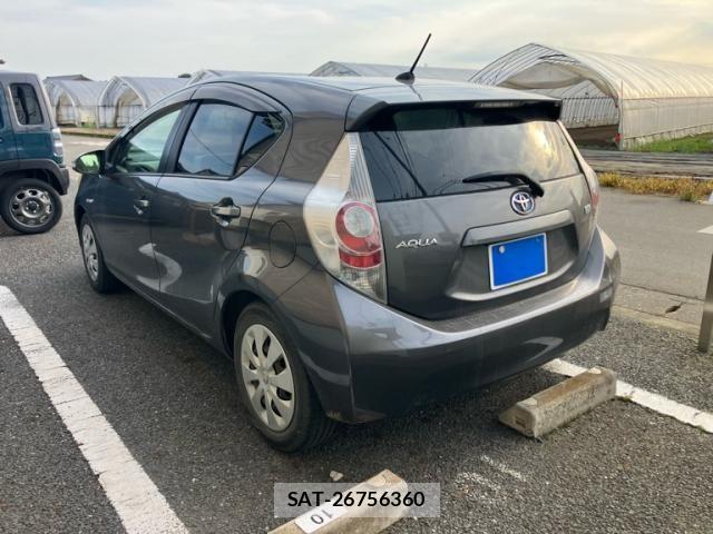 Toyota AQUA 2012-08 8145476-4
