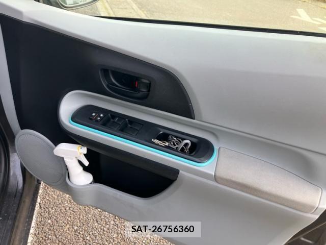 Toyota AQUA 2012-08 8145476-8