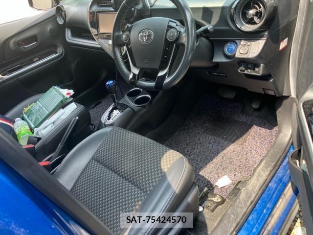 Toyota AQUA 2017-08 8145464-9