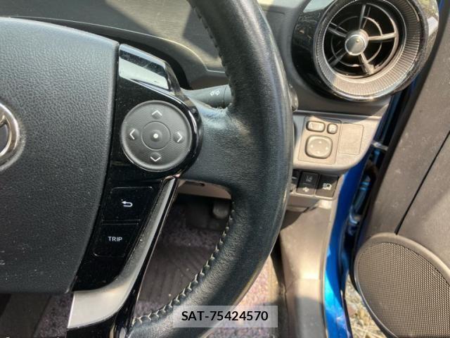 Toyota AQUA 2017-08 8145464-13