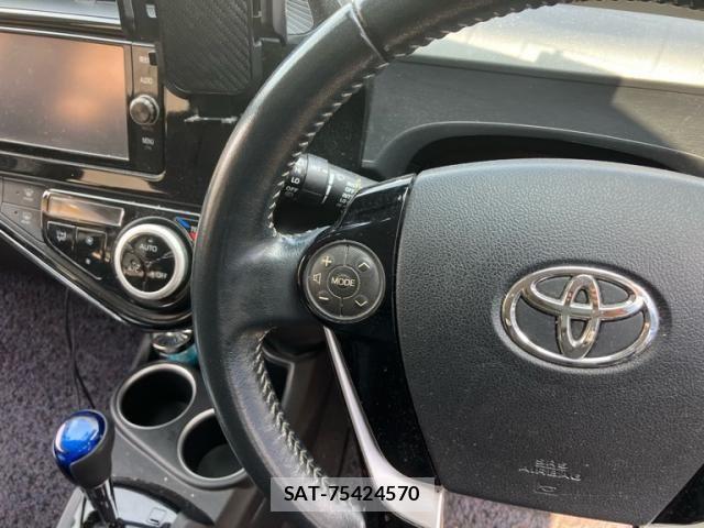 Toyota AQUA 2017-08 8145464-14